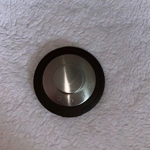 Becca cream Highlighter in Champagne Pop